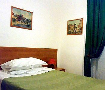 Pensión Ares Roma