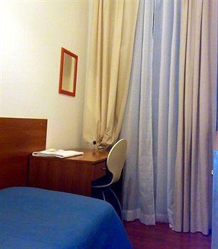 Ares Pensión Roma
